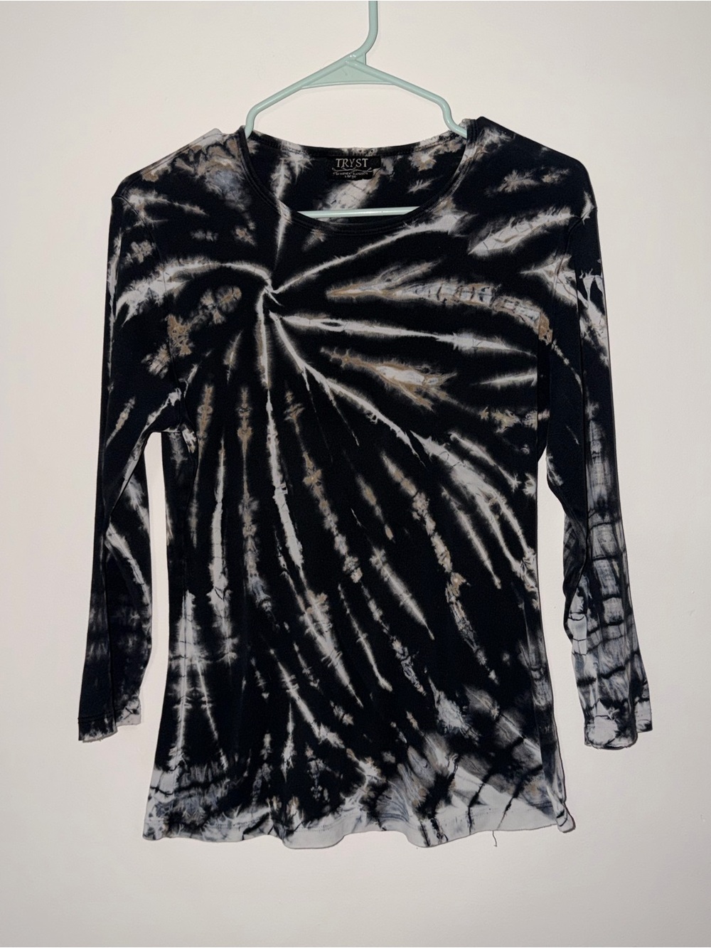Tryst Black & White Spiral Tie-Dye Long Sleeve Tee - Picture 2 of 5